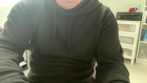 Snapshot of surfstar81 chatting on 11-24-25, 09:42 surfstar81 online show from 11-24-25, 09:42