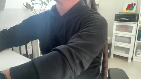 Snapshot of surfstar81 chatting on 12-15-25, 12:09 surfstar81 online show from 12-15-25, 12:09
