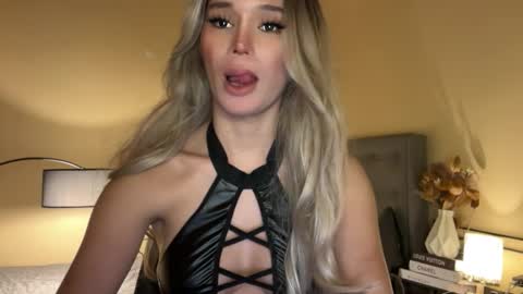 Mia online show from 11-04-25, 05:28