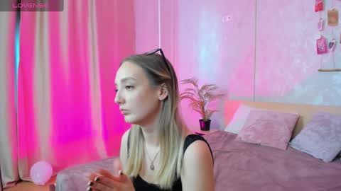 Annie online show from 02-14-25, 07:17