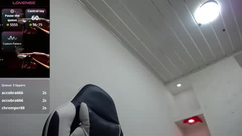 Snapshot of susan_moore29 chatting on 12-13-25, 07:53 susan online show from 12-13-25, 07:53