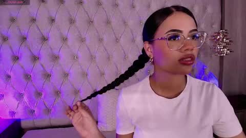 Snapshot of susan_voltaire chatting on 05-14-26, 04:58 susan_voltaire online show from 05-14-26, 04:58