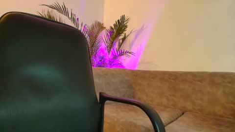 Snapshot of susana_hank chatting on 11-12-25, 07:24 susana online show from 11-12-25, 07:24