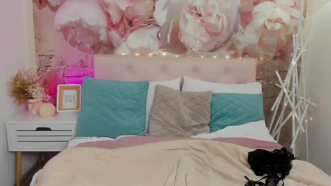 Snapshot of susanblare chatting on 02-17-25, 04:26 Susan online show from 02-17-25, 04:26