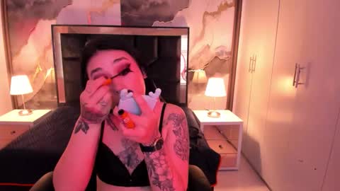 Snapshot of susanvilla chatting on 11-18-25, 07:51 susanvilla online show from 11-18-25, 07:51