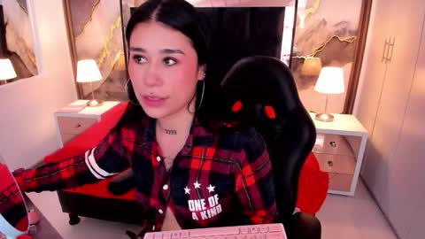 Snapshot of susanvilla chatting on 11-26-25, 07:48 susanvilla online show from 11-26-25, 07:48