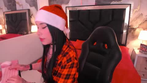 Snapshot of susanvilla chatting on 12-20-25, 08:27 susanvilla online show from 12-20-25, 08:27