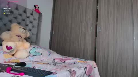 Andrea online show from 10-17-25, 10:23