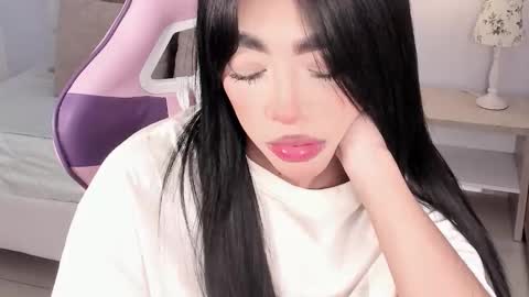 Sussie Tompsom online show from 12-19-25, 05:31