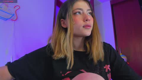 Snapshot of susssan_ferry chatting on 02-07-25, 03:55 Susy online show from 02-07-25, 03:55