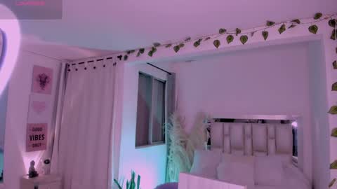 sussy_bell_ online show from 04-29-26, 02:48