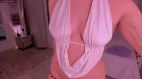 sussy_bell_ online show from 05-08-26, 12:16