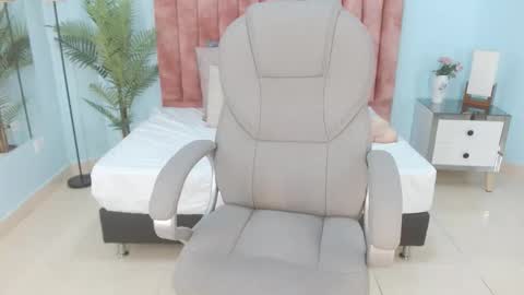 sussy leon online show from 11-20-25, 03:50