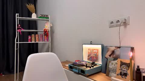 Snapshot of susyschuerholz chatting on 06-16-26, 10:12 Jessica online show from 06-16-26, 10:12