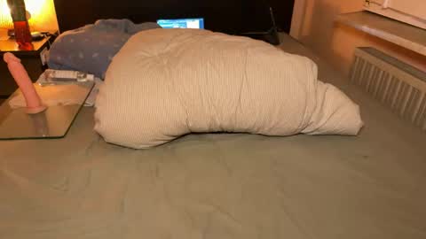 Snapshot of sutlac90 chatting on 03-16-26, 10:03 sutlac90 online show from 03-16-26, 10:03