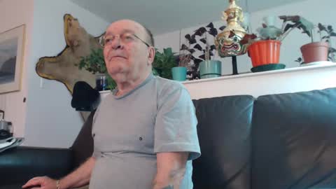 Snapshot of suv1 chatting on 12-25-24, 05:58 Otto online show from 12-25-24, 05:58