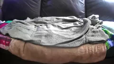 Snapshot of suv1 chatting on 12-18-25, 05:57 Otto online show from 12-18-25, 05:57