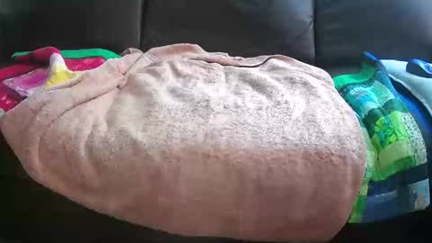 Snapshot of suv1 chatting on 12-19-25, 06:48 Otto online show from 12-19-25, 06:48