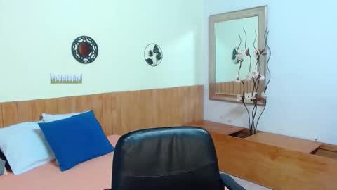 Suxxxy online show from 11-12-25, 01:55