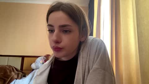 Emila online show from 04-24-26, 12:40