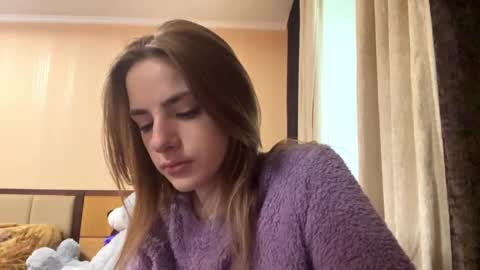 Emila online show from 05-10-26, 07:13