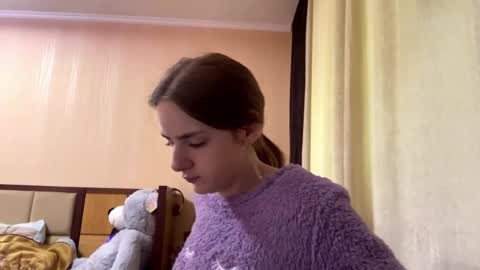 Emila online show from 05-16-26, 07:27