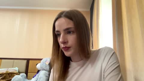 Emila online show from 05-20-26, 12:44