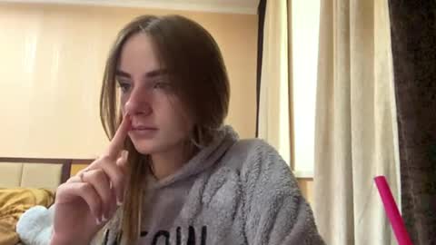 Emila online show from 05-31-26, 07:15