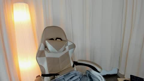 Snapshot of suzu_wolf chatting on 10-16-25, 06:36 suzu_wolf online show from 10-16-25, 06:36