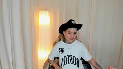 Snapshot of suzu_wolf chatting on 10-17-25, 04:15 suzu_wolf online show from 10-17-25, 04:15