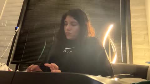 Suzy online show from 11-22-25, 04:22