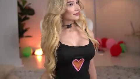 SweetLuna online show from 06-19-26, 03:11