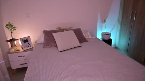 Sofis schedule 10pm until 4am GMT-5 online show from 09-21-25, 01:40