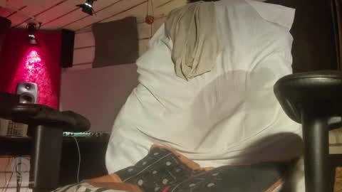Snapshot of swedfred1 chatting on 07-05-26, 04:19 Brad online show from 07-05-26, 04:19