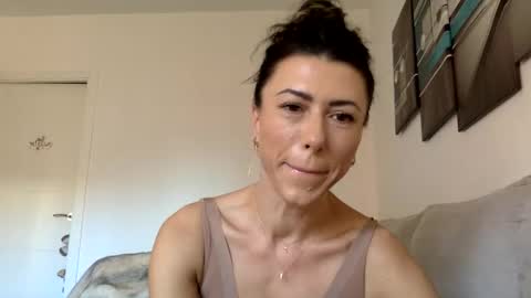 Snapshot of swee788485 chatting on 11-04-25, 02:49 ALBA online show from 11-04-25, 02:49