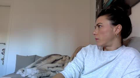 Snapshot of swee788485 chatting on 11-07-25, 01:55 ALBA online show from 11-07-25, 01:55