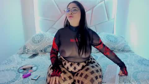 Snapshot of sweeetcruvyx chatting on 12-04-25, 01:15 Nikki model independent online show from 12-04-25, 01:15