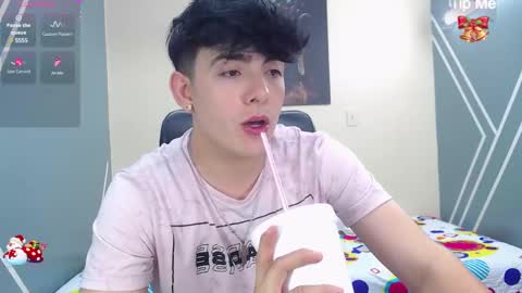 Snapshot of sweet__jeremy chatting on 12-08-24, 05:55 Jeremy online show from 12-08-24, 05:55