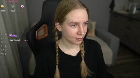 Snapshot of sweet__michelle chatting on 05-22-26, 05:51 Michelle online show from 05-22-26, 05:51