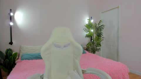 Monica  GTM 3MoTuWeFrSa 500pm-1000pm  online show from 05-11-26, 01:00
