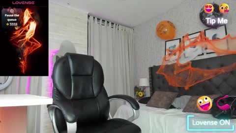 Vanessa online show from 10-26-25, 03:45