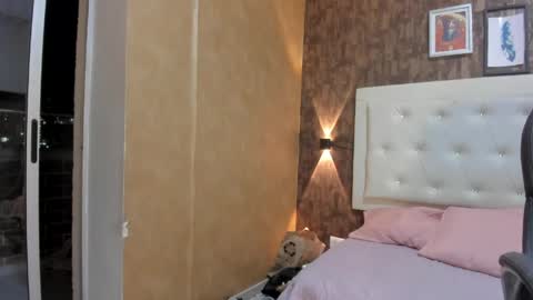 Snapshot of sweet__vanessa1 chatting on 05-15-26, 11:34 Vanessa online show from 05-15-26, 11:34