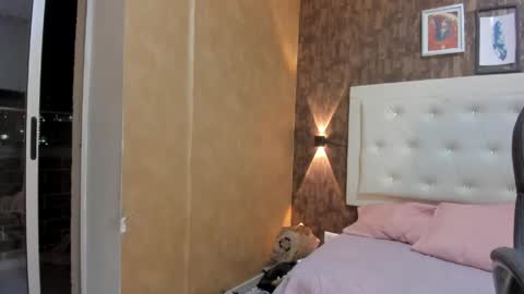 Snapshot of sweet__vanessa1 chatting on 05-16-26, 12:51 Vanessa online show from 05-16-26, 12:51