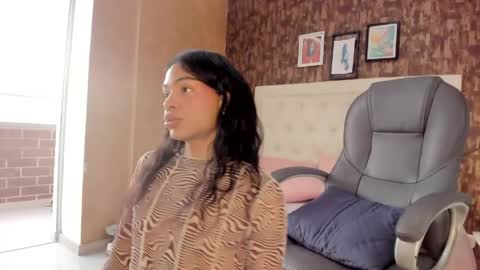 Snapshot of sweet__vanessa1 chatting on 05-19-26, 10:05 Vanessa online show from 05-19-26, 10:05