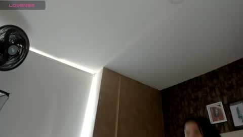 Snapshot of sweet__vanessa1 chatting on 07-16-26, 07:42 Vanessa online show from 07-16-26, 07:42