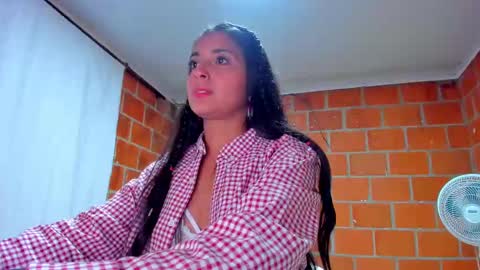 Snapshot of sweet_and_hot_alaia chatting on 09-25-25, 01:53 sweet and hot alaia online show from 09-25-25, 01:53