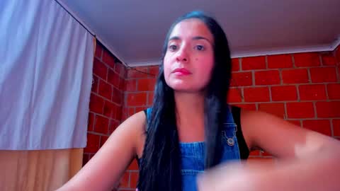 Snapshot of sweet_and_hot_alaia chatting on 10-14-25, 03:29 sweet and hot alaia online show from 10-14-25, 03:29