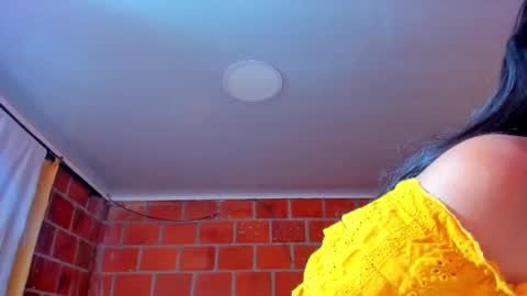 Snapshot of sweet_and_hot_alaia chatting on 10-15-25, 05:51 sweet and hot alaia online show from 10-15-25, 05:51