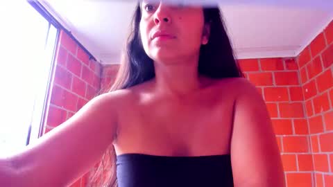 Snapshot of sweet_and_hot_alaia chatting on 11-12-25, 05:13 sweet and hot alaia online show from 11-12-25, 05:13