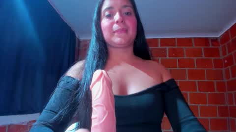 Snapshot of sweet_and_hot_alaia chatting on 01-08-26, 11:29 sweet and hot alaia online show from 01-08-26, 11:29